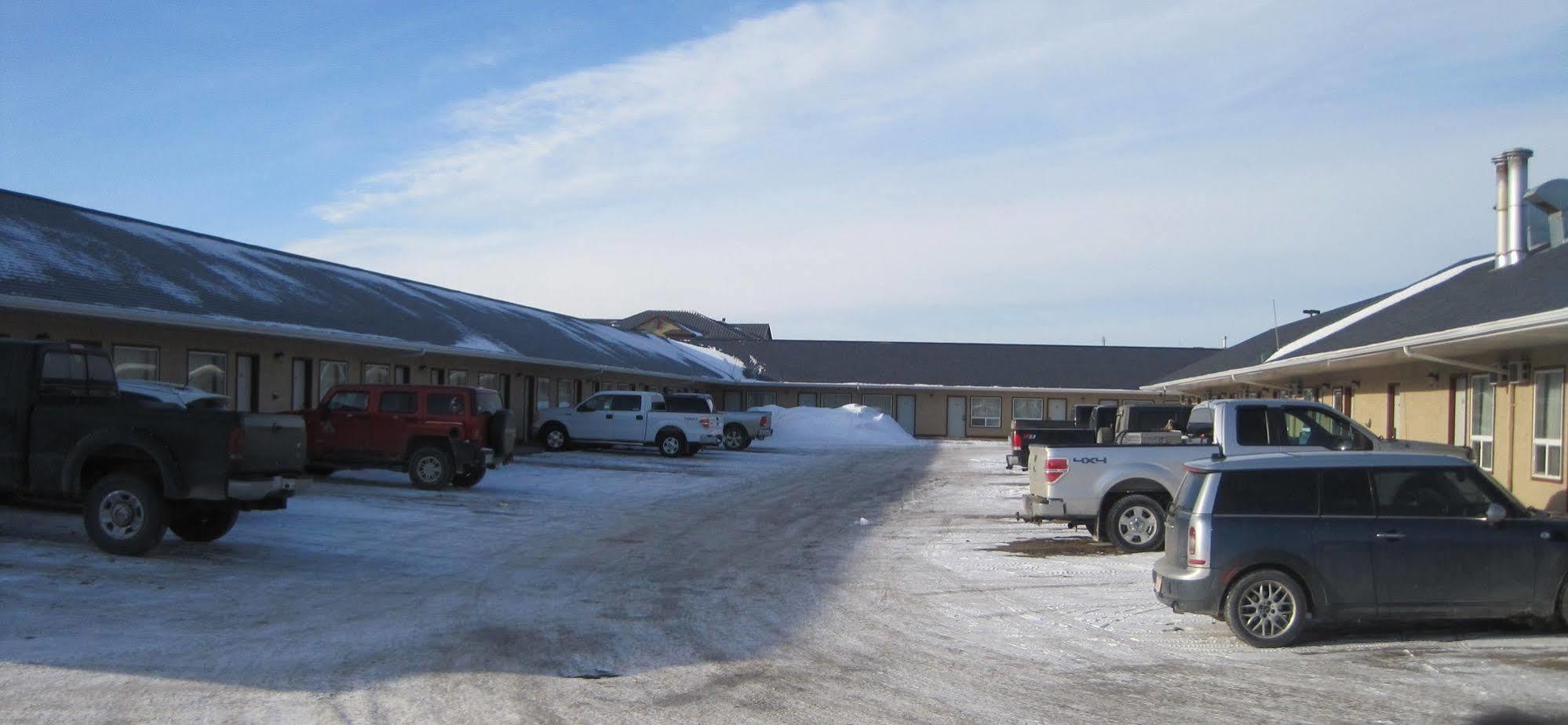 Days Inn & Suites By Wyndham Fort Saskatchewan Exterior photo